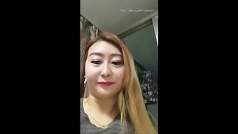 Зрели Китайски Жени Изследват Сексуалността Си В Hd Видеоклипове