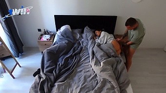 Jeg Blev Taget I At Have Sex Med Min Stedmor Og Stedfar