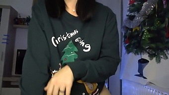 Anna, O Presente De Natal Safado Da Meia-Irmã: Sexo Quente E Creampie Oral