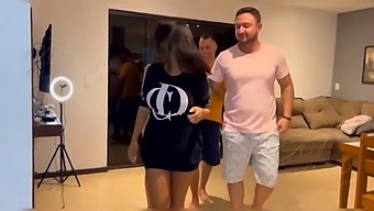 Мы Пригласили Некоторых Гостей К Нам Домой Для Их Первого Опыта Оргии, Они Получили Удовольствие?