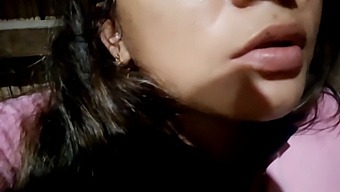 Мокрая Вагина И Анус Готовы К Интенсивному Проникновению И Оральной Стимуляции