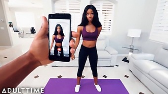 Полубрат Изненађује Лејси Лондон У Поцепаним Панталонама За Јогу И Пуни Је Својим Семеном.