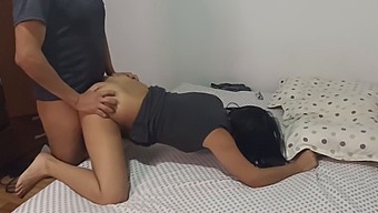 Моята Половинка Е На Работа, А Моят Съсед Се Възползва Да Прави Секс В Дома Ми