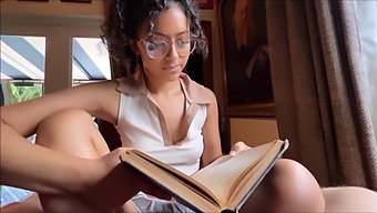 Nerdy Young Sister Explores Sexuality With Older Sibling Dani Diaz In Family Counseling Session