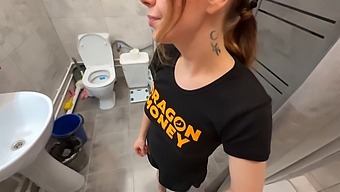 Милашка Сняла Видос Для Своего Парня, Но Сводная Сестрёнка Всё Поняла.